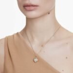 Idyllia pendant Crystal pearl, Shell, White, 18K gold finish - Image 2